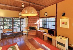 レトロ調にコーディネイトされたインテリア。